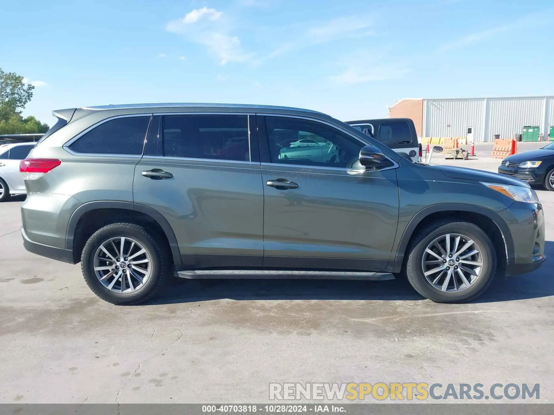 13 fotografías del automóvil dañado 5TDKZRFH2KS296011 TOYOTA HIGHLANDER 2019