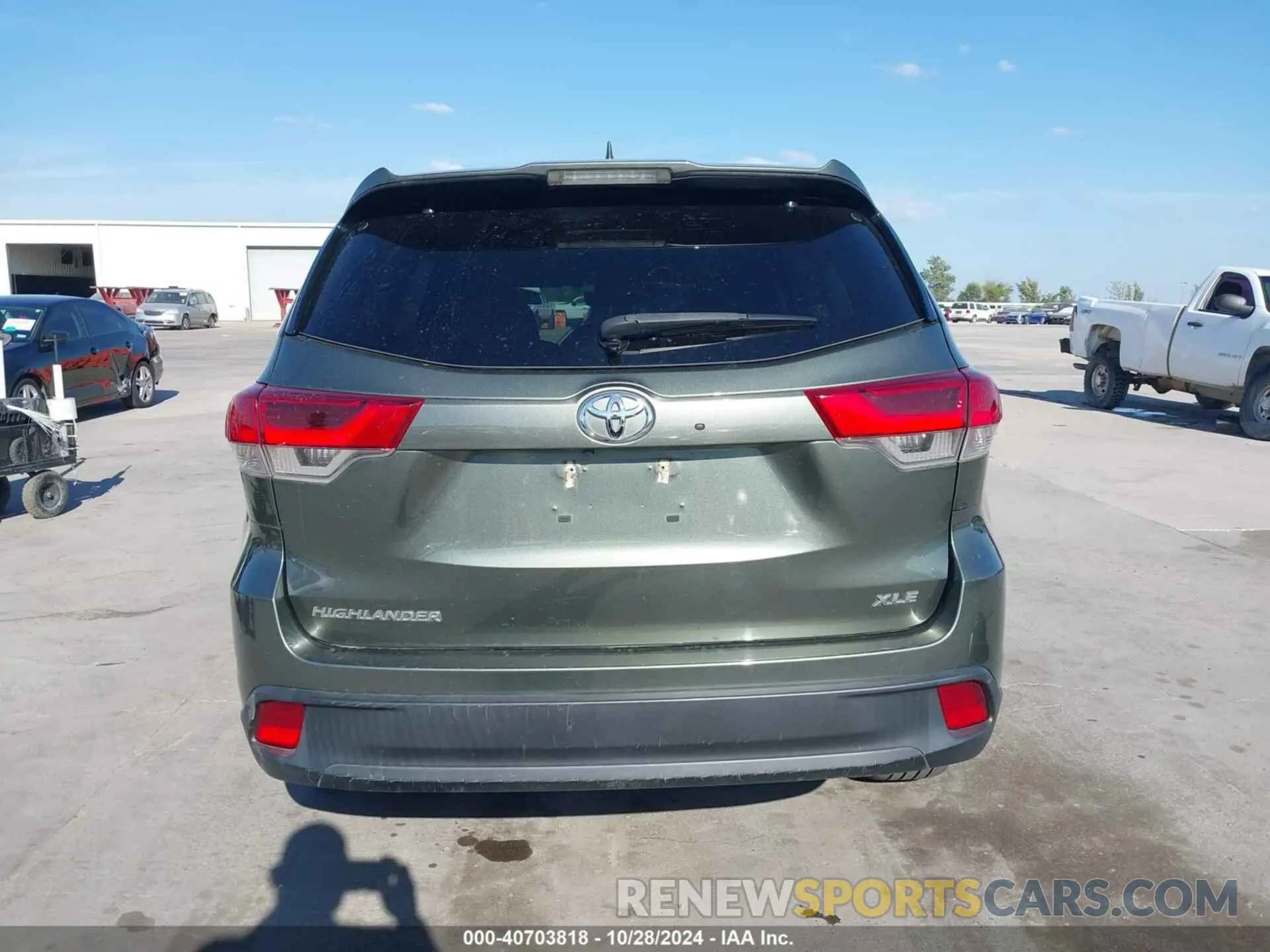 16 fotografías del automóvil dañado 5TDKZRFH2KS296011 TOYOTA HIGHLANDER 2019