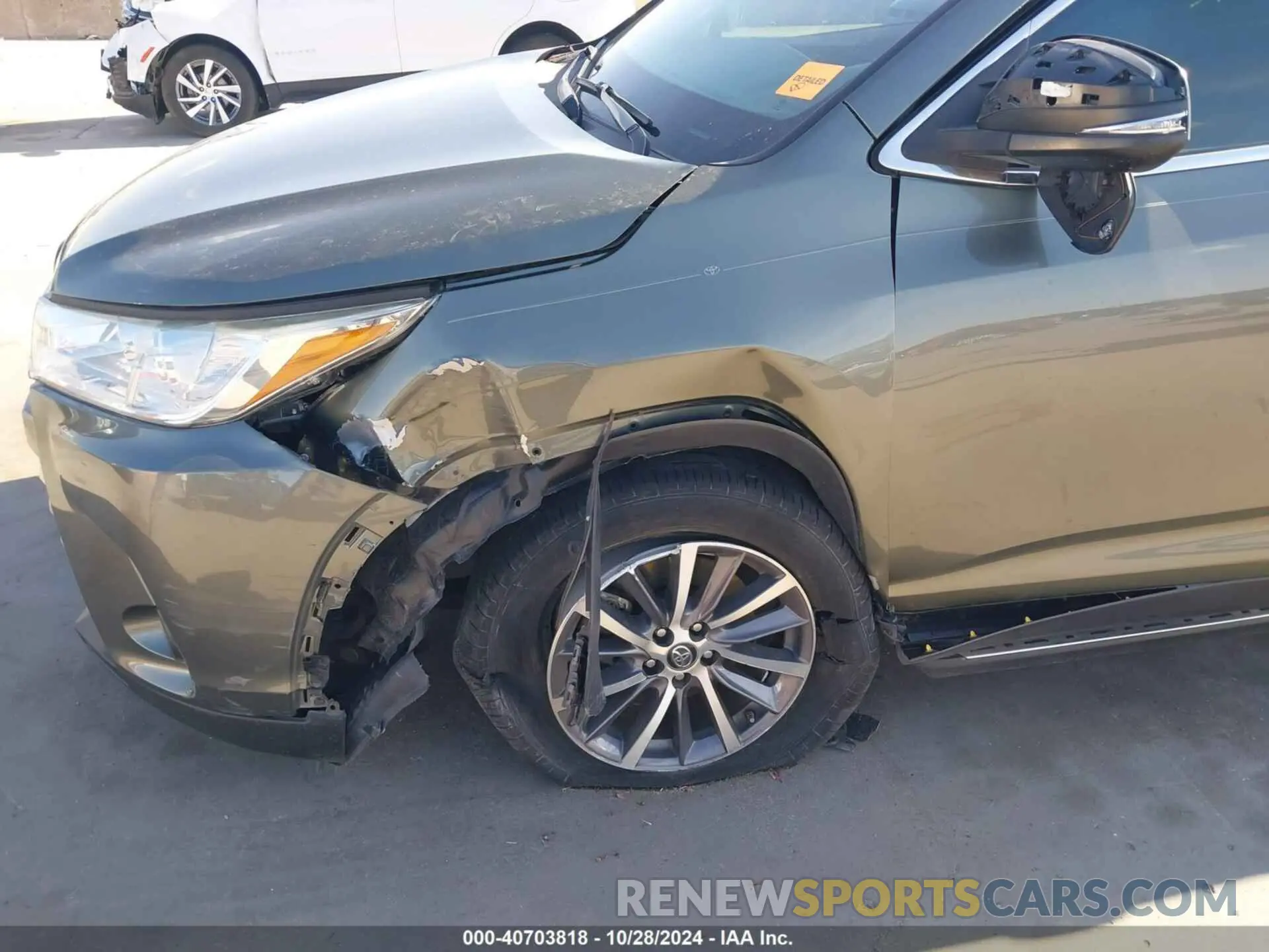 6 fotografías del automóvil dañado 5TDKZRFH2KS296011 TOYOTA HIGHLANDER 2019