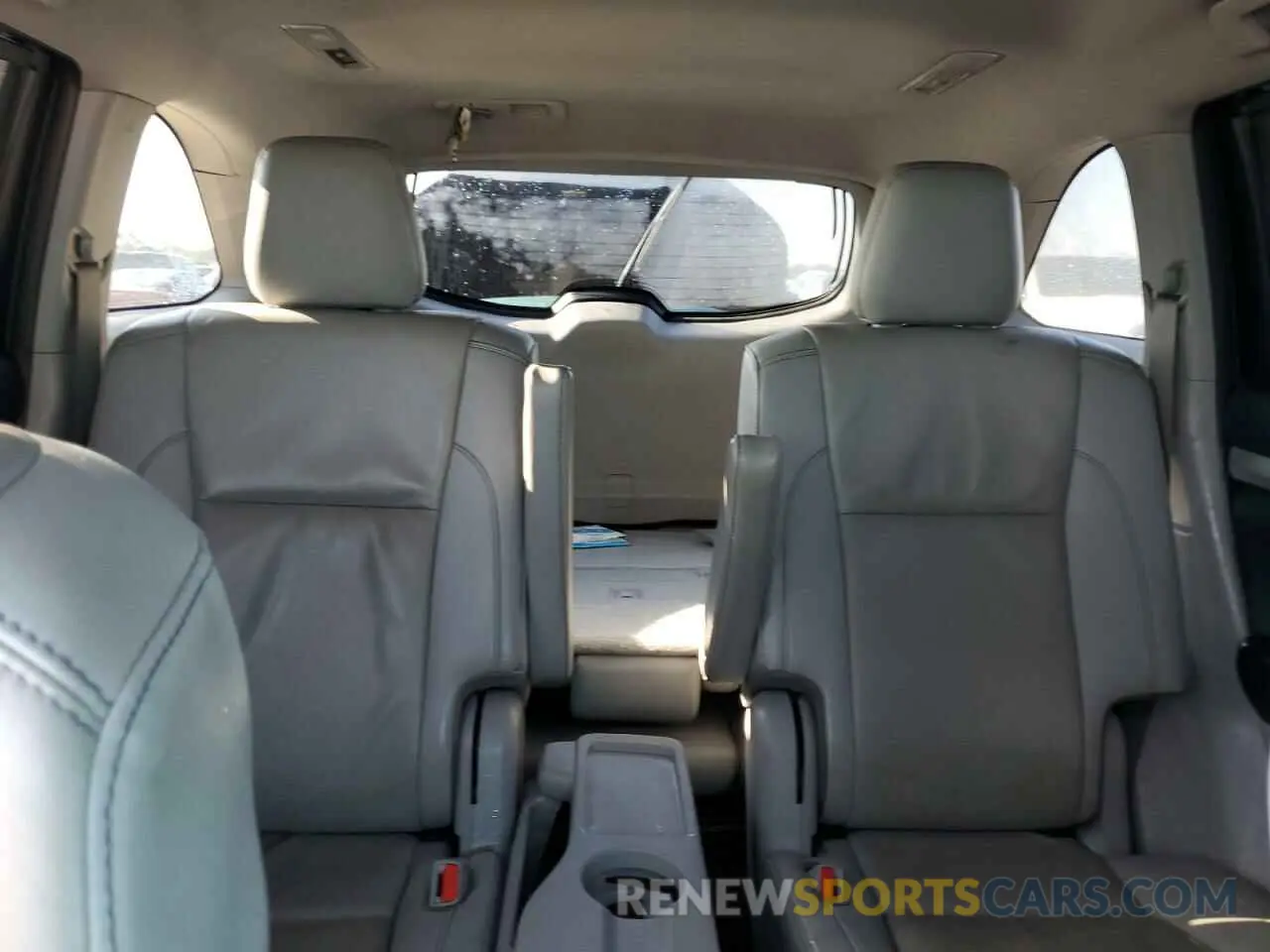 10 fotografías del automóvil dañado 5TDKZRFH2KS300932 TOYOTA HIGHLANDER 2019