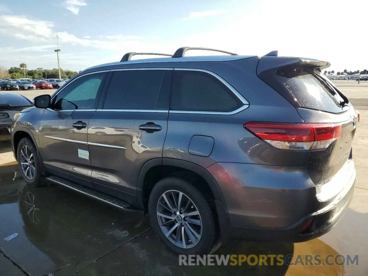 2 fotografías del automóvil dañado 5TDKZRFH2KS300932 TOYOTA HIGHLANDER 2019