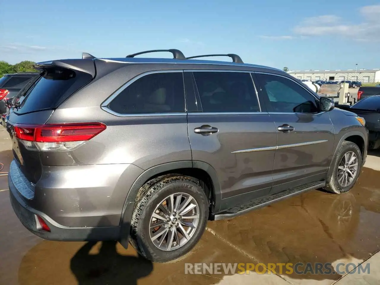 3 fotografías del automóvil dañado 5TDKZRFH2KS300932 TOYOTA HIGHLANDER 2019