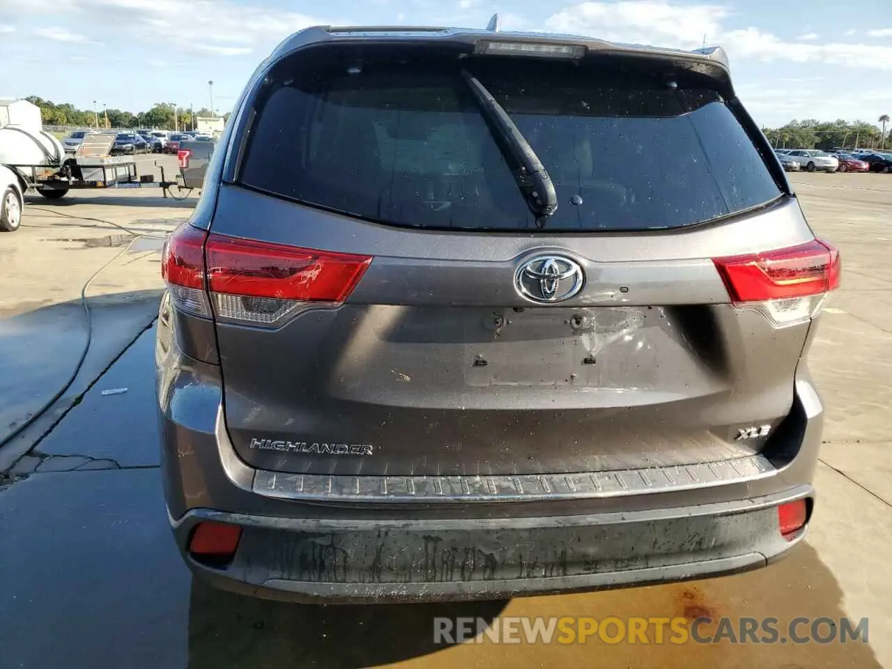 6 fotografías del automóvil dañado 5TDKZRFH2KS300932 TOYOTA HIGHLANDER 2019