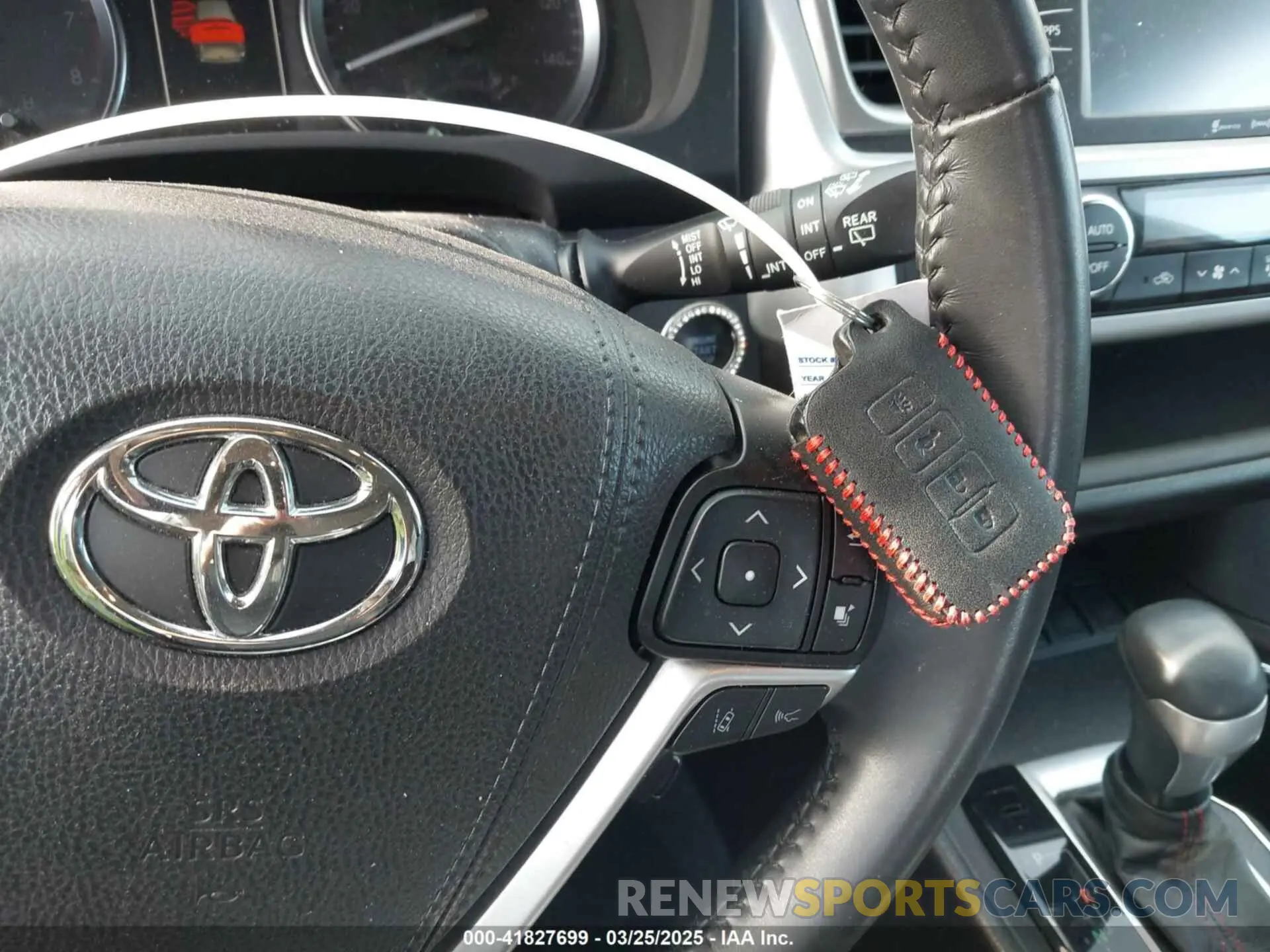 11 fotografías del automóvil dañado 5TDKZRFH2KS313342 TOYOTA HIGHLANDER 2019