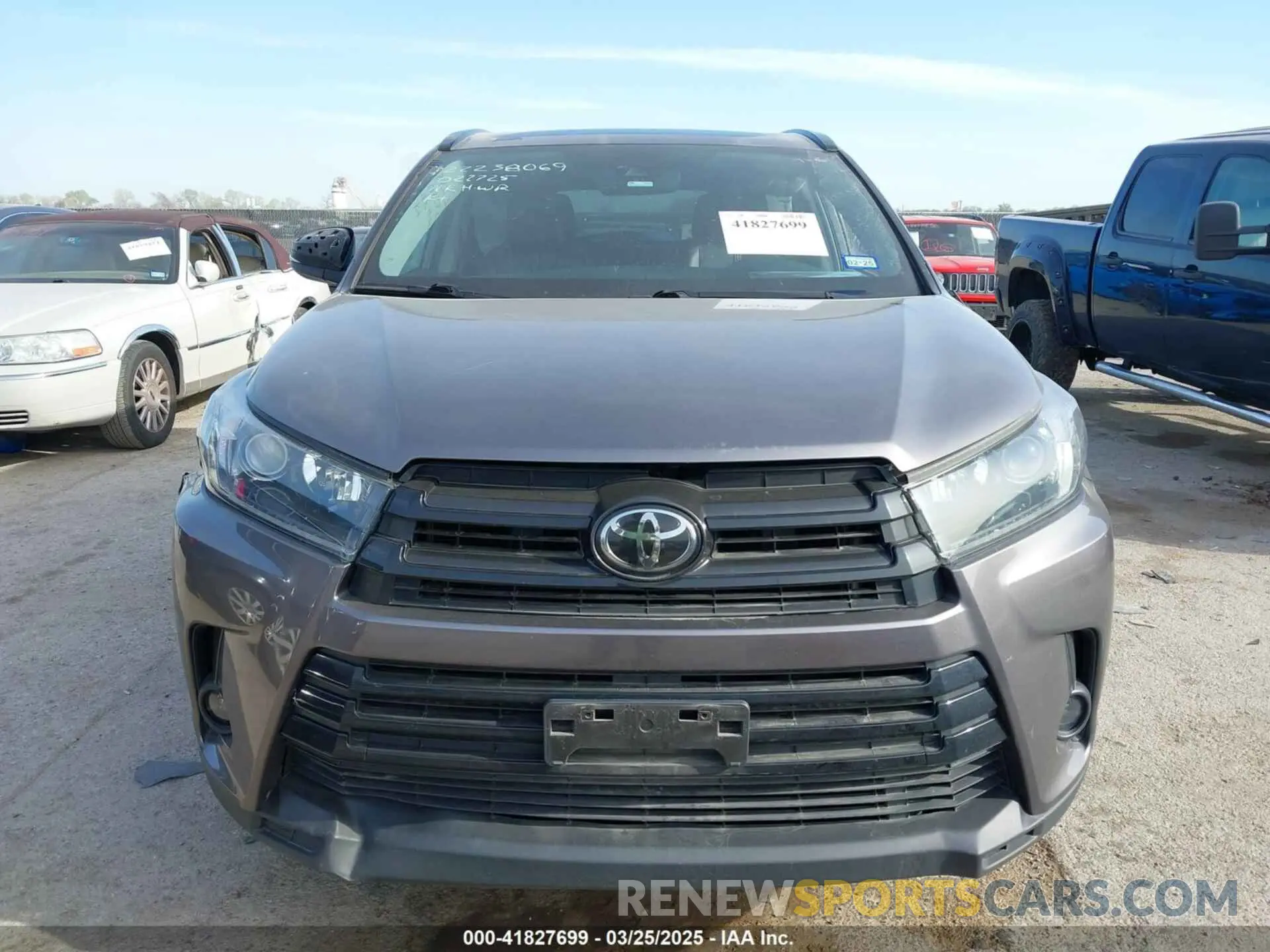 13 fotografías del automóvil dañado 5TDKZRFH2KS313342 TOYOTA HIGHLANDER 2019