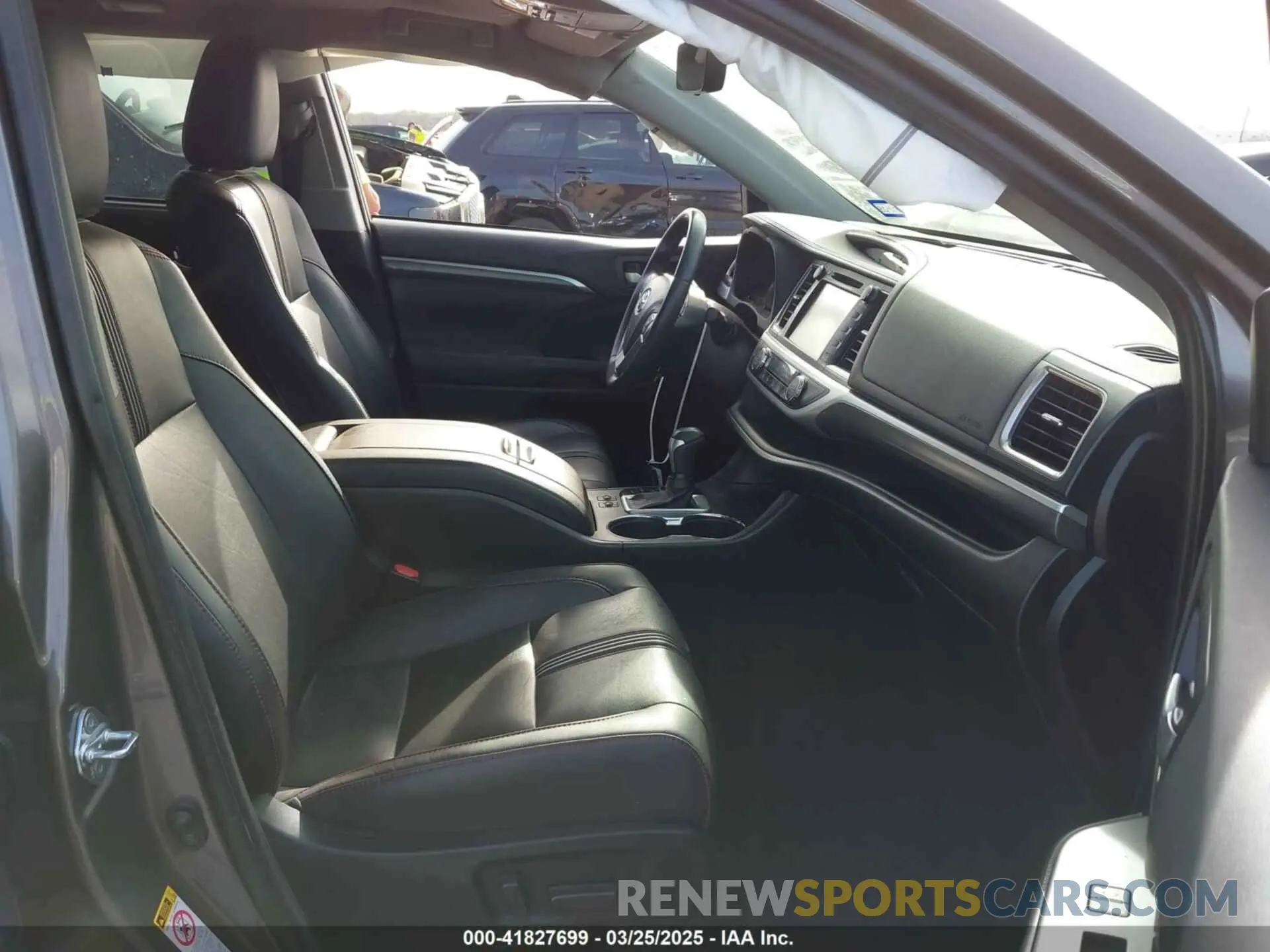 5 fotografías del automóvil dañado 5TDKZRFH2KS313342 TOYOTA HIGHLANDER 2019