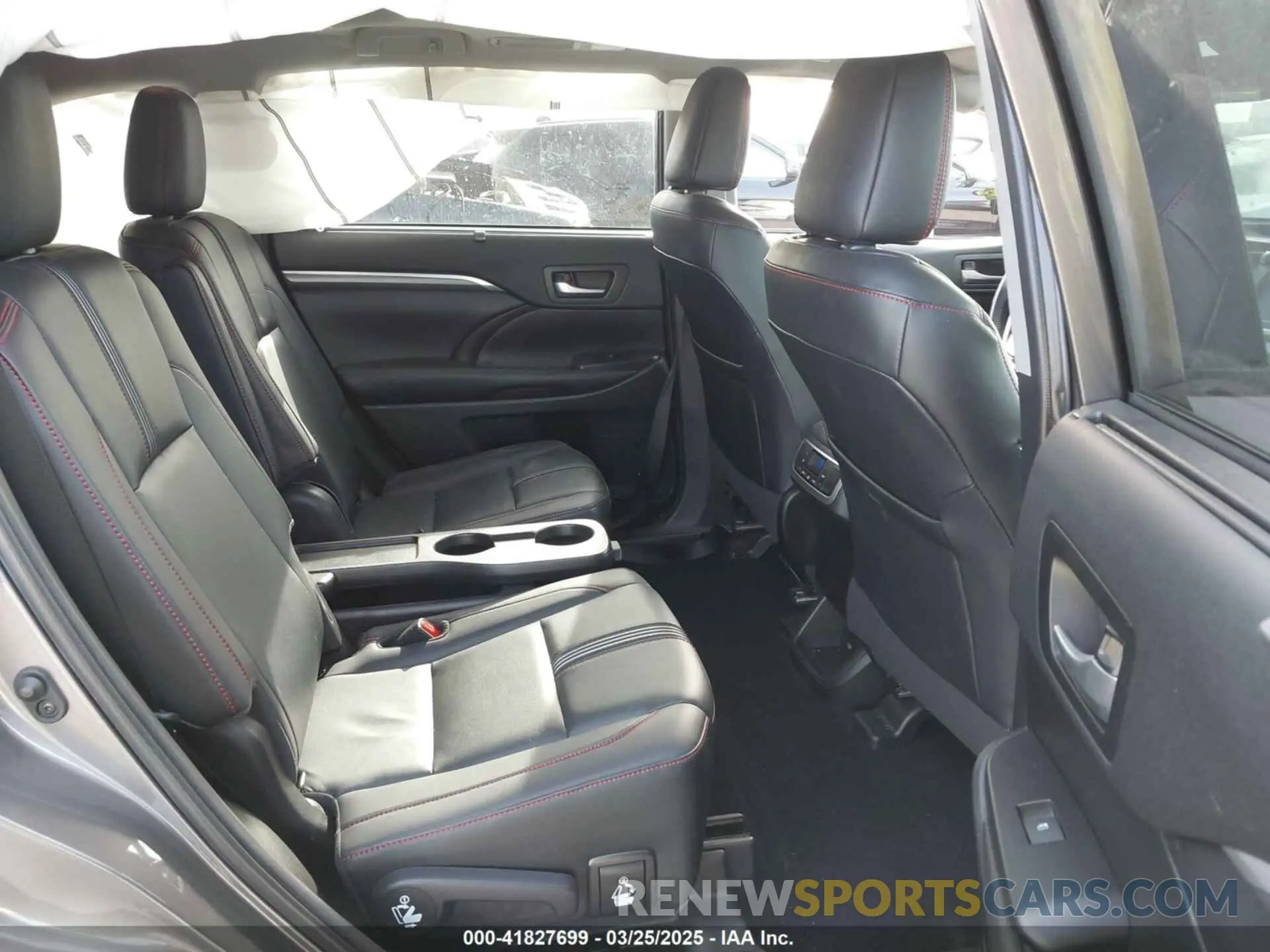 8 fotografías del automóvil dañado 5TDKZRFH2KS313342 TOYOTA HIGHLANDER 2019