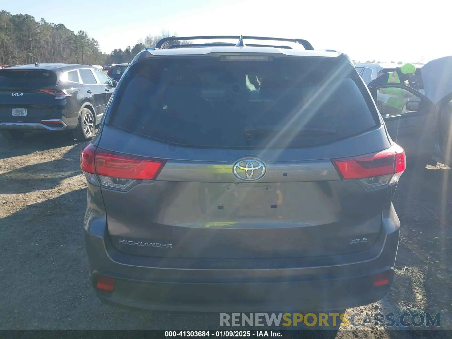 16 fotografías del automóvil dañado 5TDKZRFH2KS338158 TOYOTA HIGHLANDER 2019