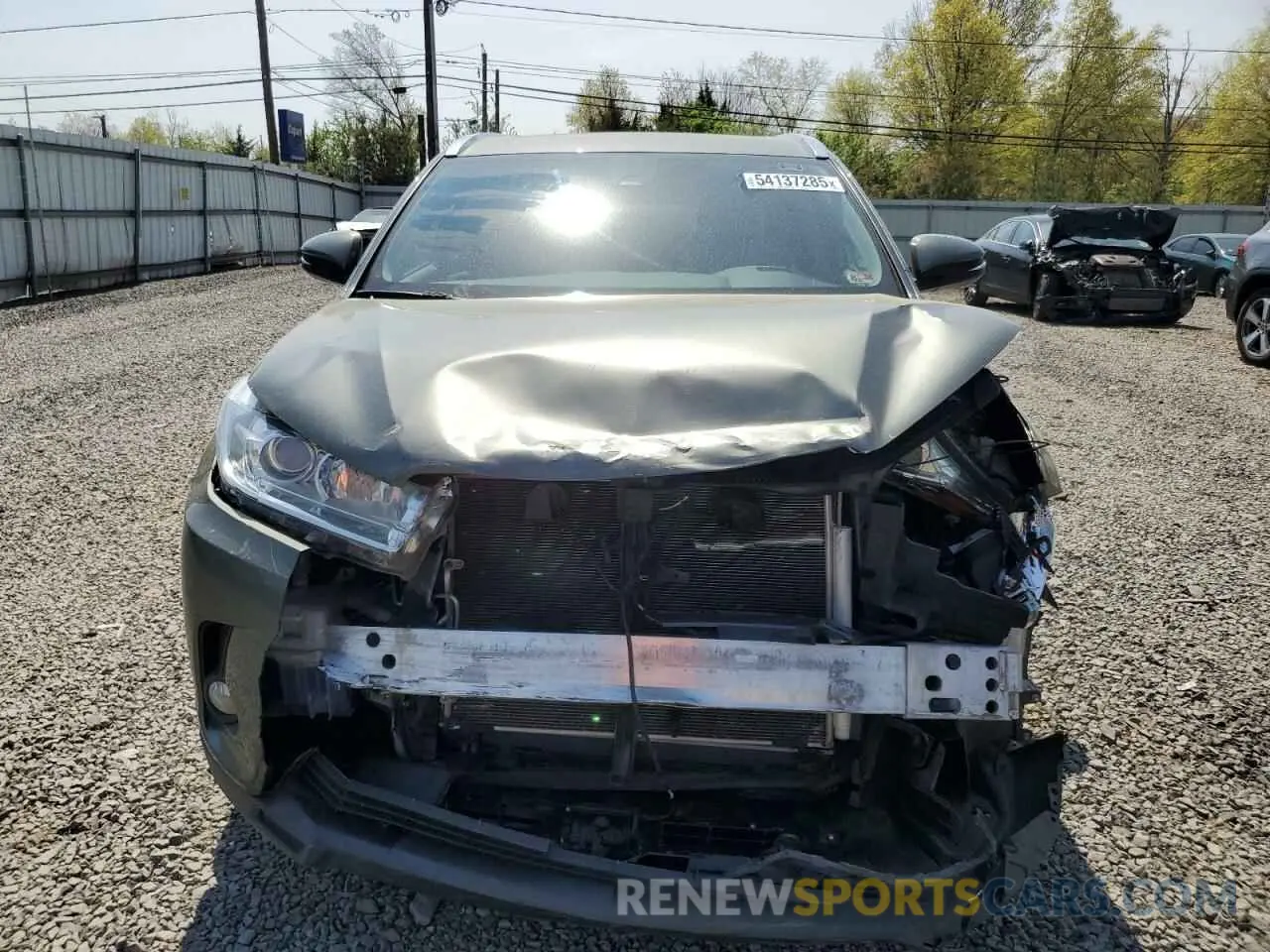 5 fotografías del automóvil dañado 5TDKZRFH2KS349094 TOYOTA HIGHLANDER 2019