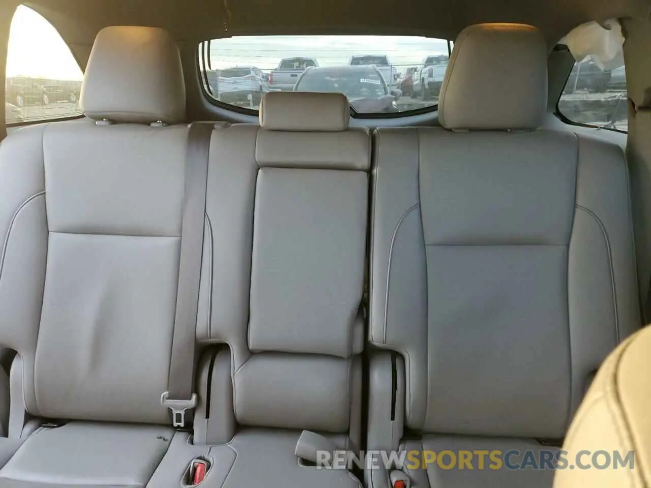 10 fotografías del automóvil dañado 5TDKZRFH2KS551000 TOYOTA HIGHLANDER 2019