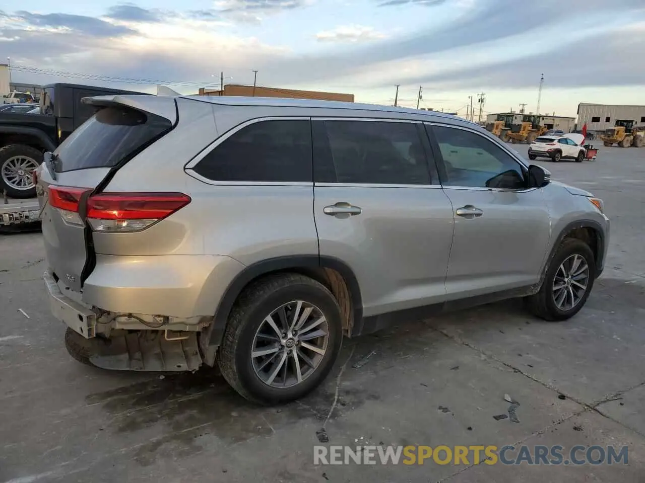 3 fotografías del automóvil dañado 5TDKZRFH2KS551000 TOYOTA HIGHLANDER 2019
