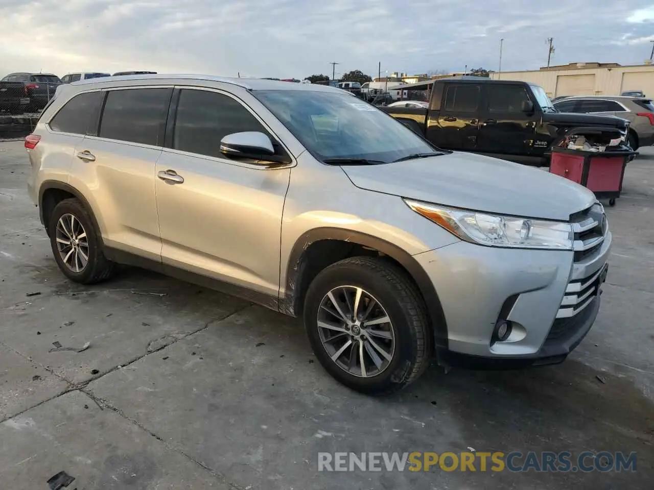 4 fotografías del automóvil dañado 5TDKZRFH2KS551000 TOYOTA HIGHLANDER 2019
