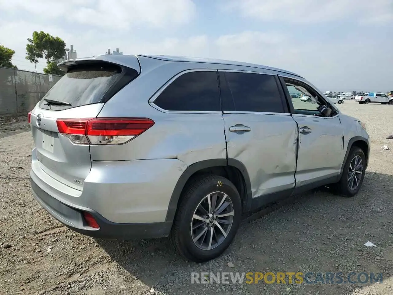 3 fotografías del automóvil dañado 5TDKZRFH2KS552731 TOYOTA HIGHLANDER 2019