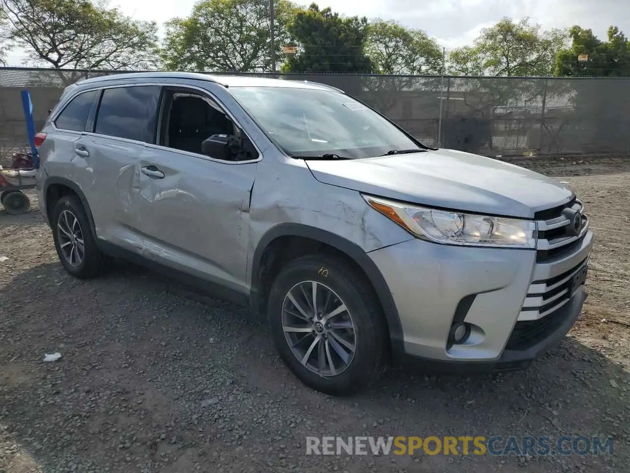 4 fotografías del automóvil dañado 5TDKZRFH2KS552731 TOYOTA HIGHLANDER 2019