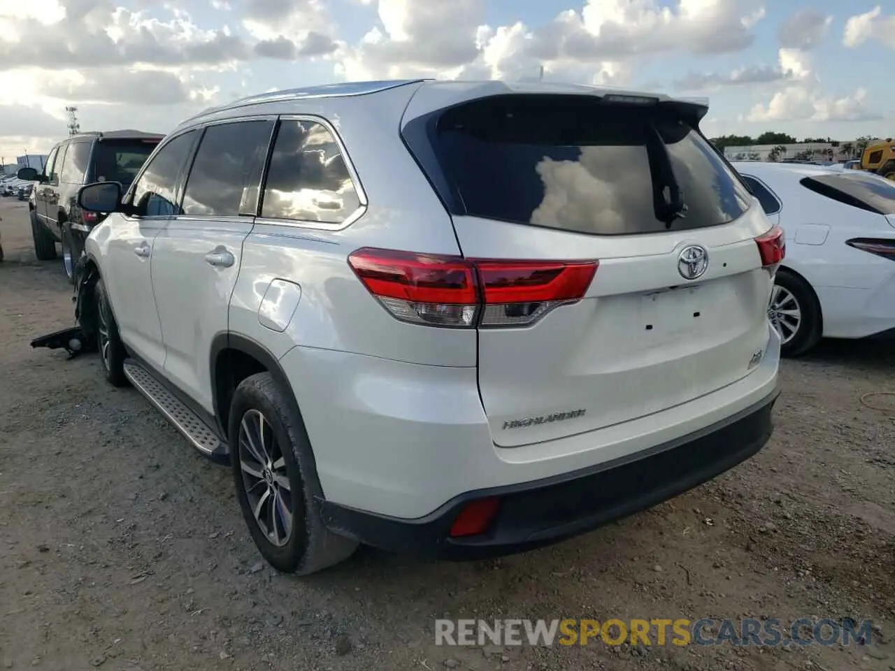 3 fotografías del automóvil dañado 5TDKZRFH2KS560067 TOYOTA HIGHLANDER 2019