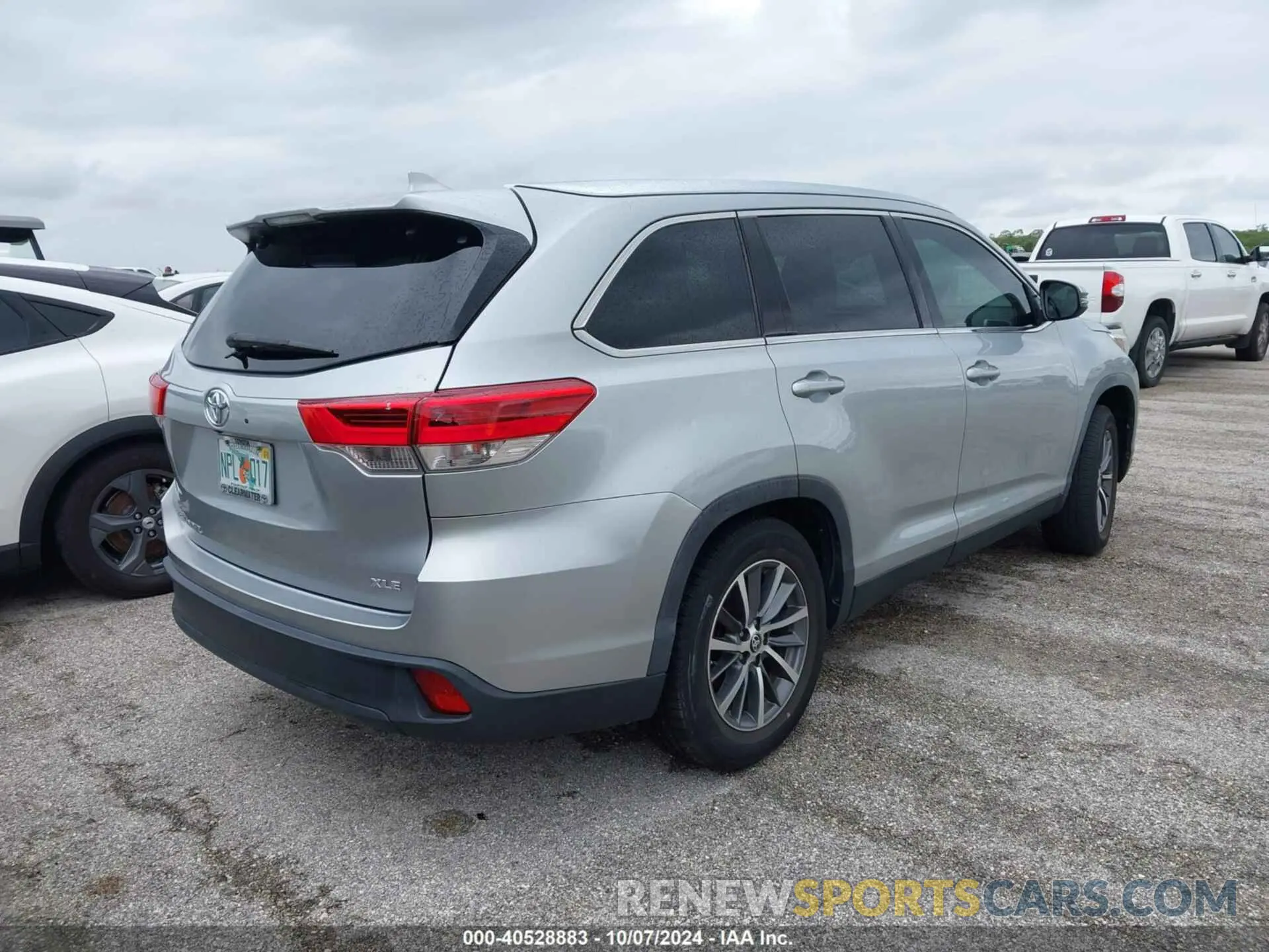 4 fotografías del automóvil dañado 5TDKZRFH2KS575104 TOYOTA HIGHLANDER 2019