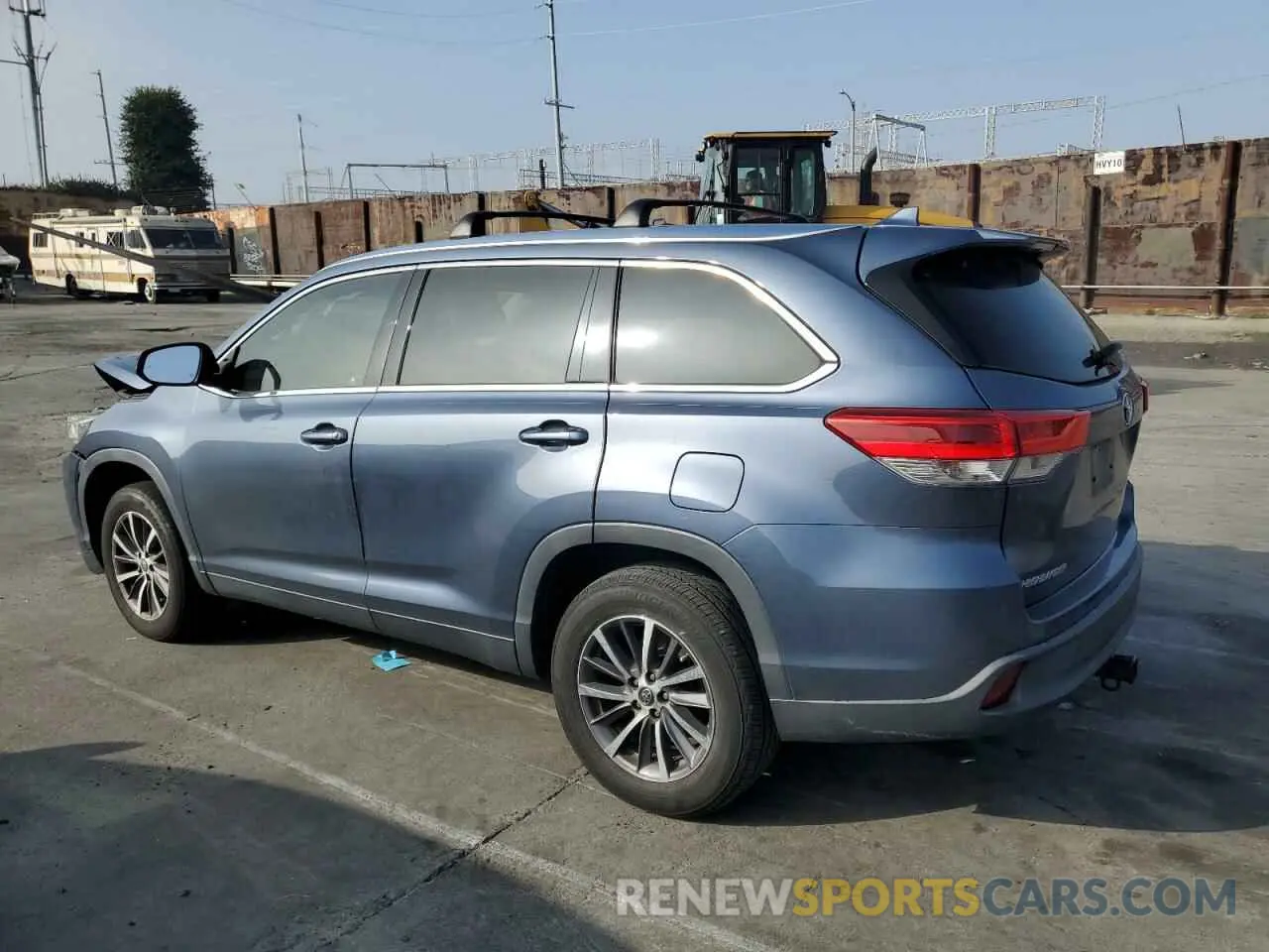 2 fotografías del automóvil dañado 5TDKZRFH3KS289794 TOYOTA HIGHLANDER 2019