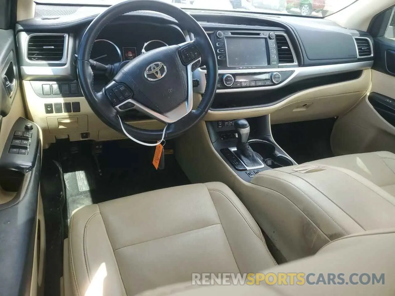 8 fotografías del automóvil dañado 5TDKZRFH3KS308523 TOYOTA HIGHLANDER 2019