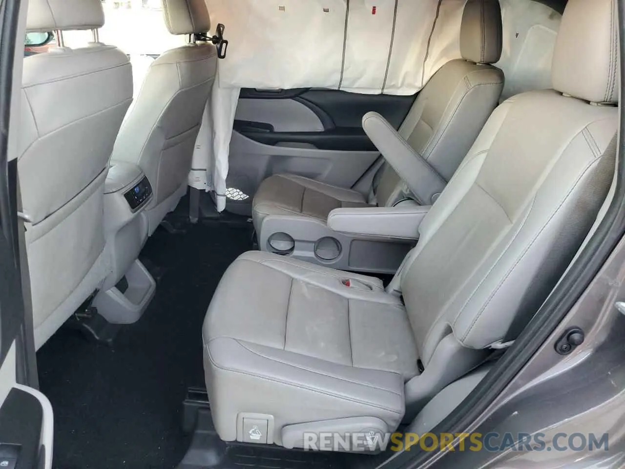 11 fotografías del automóvil dañado 5TDKZRFH3KS319070 TOYOTA HIGHLANDER 2019