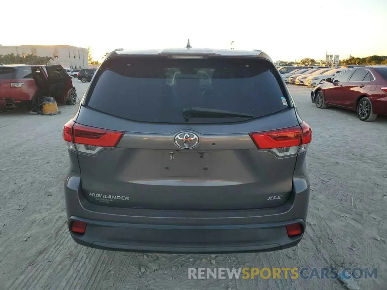 6 fotografías del automóvil dañado 5TDKZRFH3KS319070 TOYOTA HIGHLANDER 2019