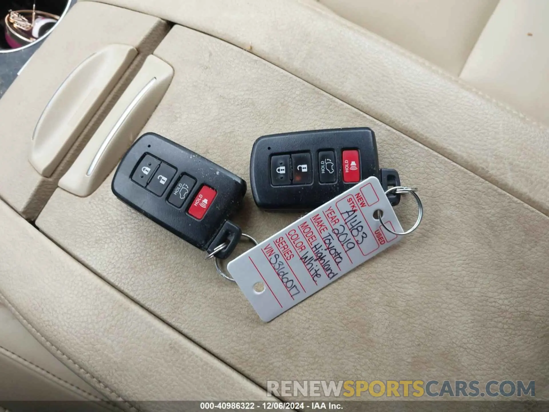 11 fotografías del automóvil dañado 5TDKZRFH3KS366017 TOYOTA HIGHLANDER 2019