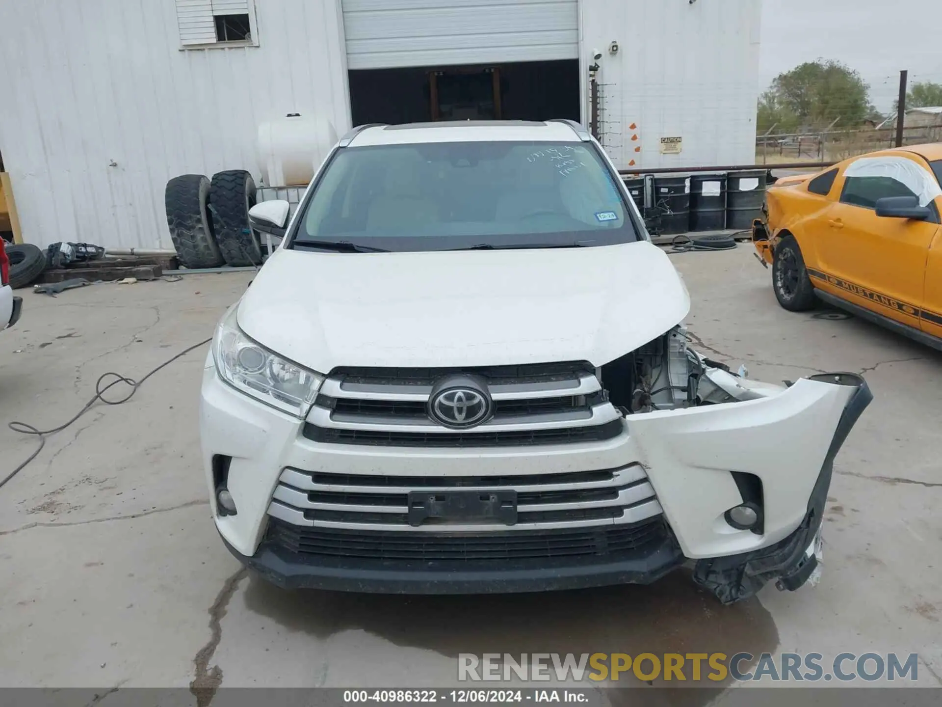 12 fotografías del automóvil dañado 5TDKZRFH3KS366017 TOYOTA HIGHLANDER 2019