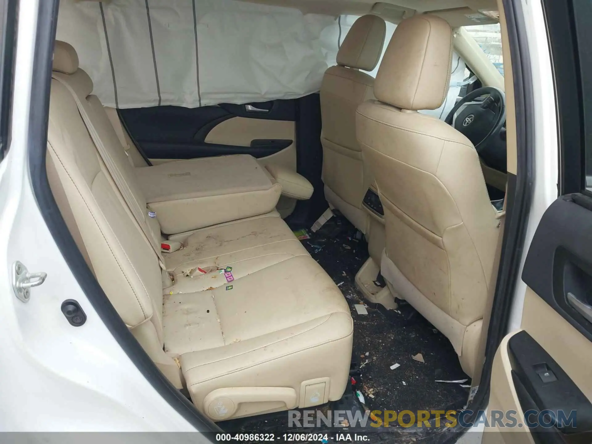 8 fotografías del automóvil dañado 5TDKZRFH3KS366017 TOYOTA HIGHLANDER 2019