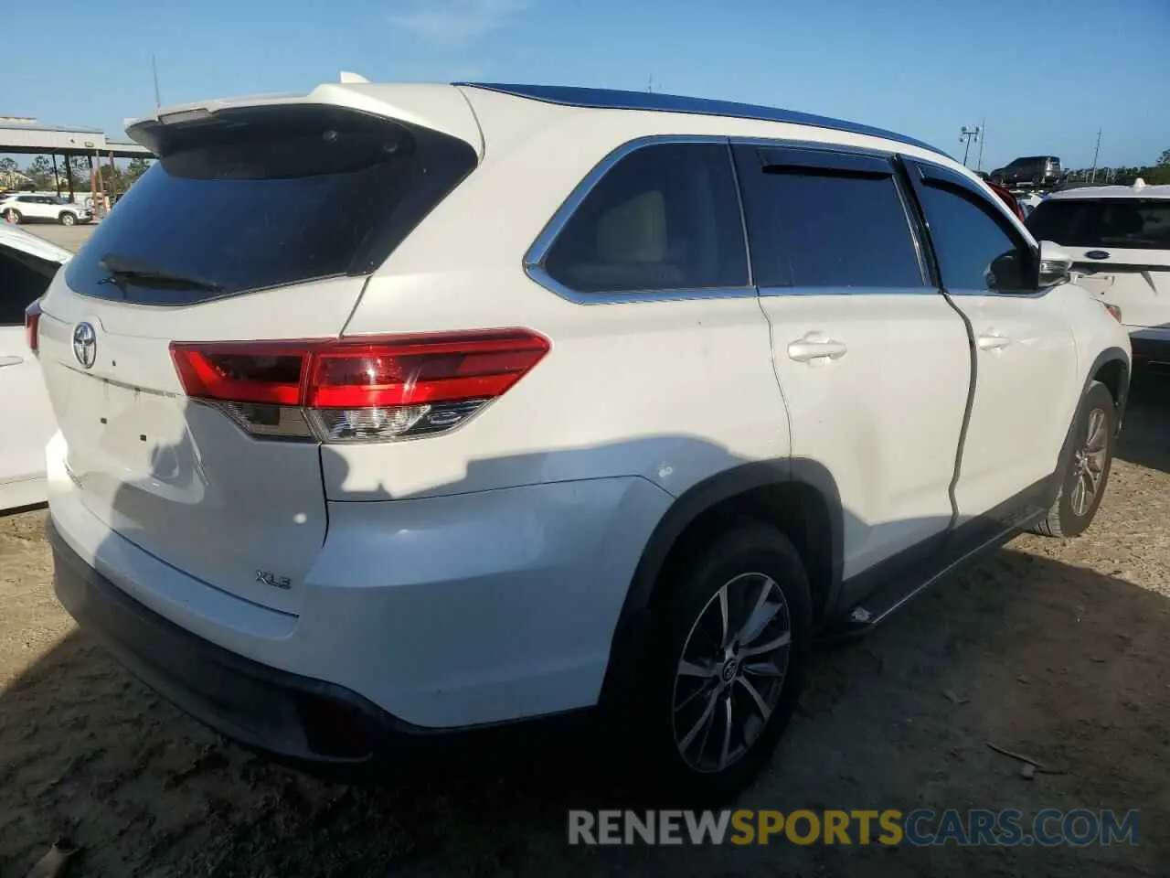 3 fotografías del automóvil dañado 5TDKZRFH3KS558800 TOYOTA HIGHLANDER 2019