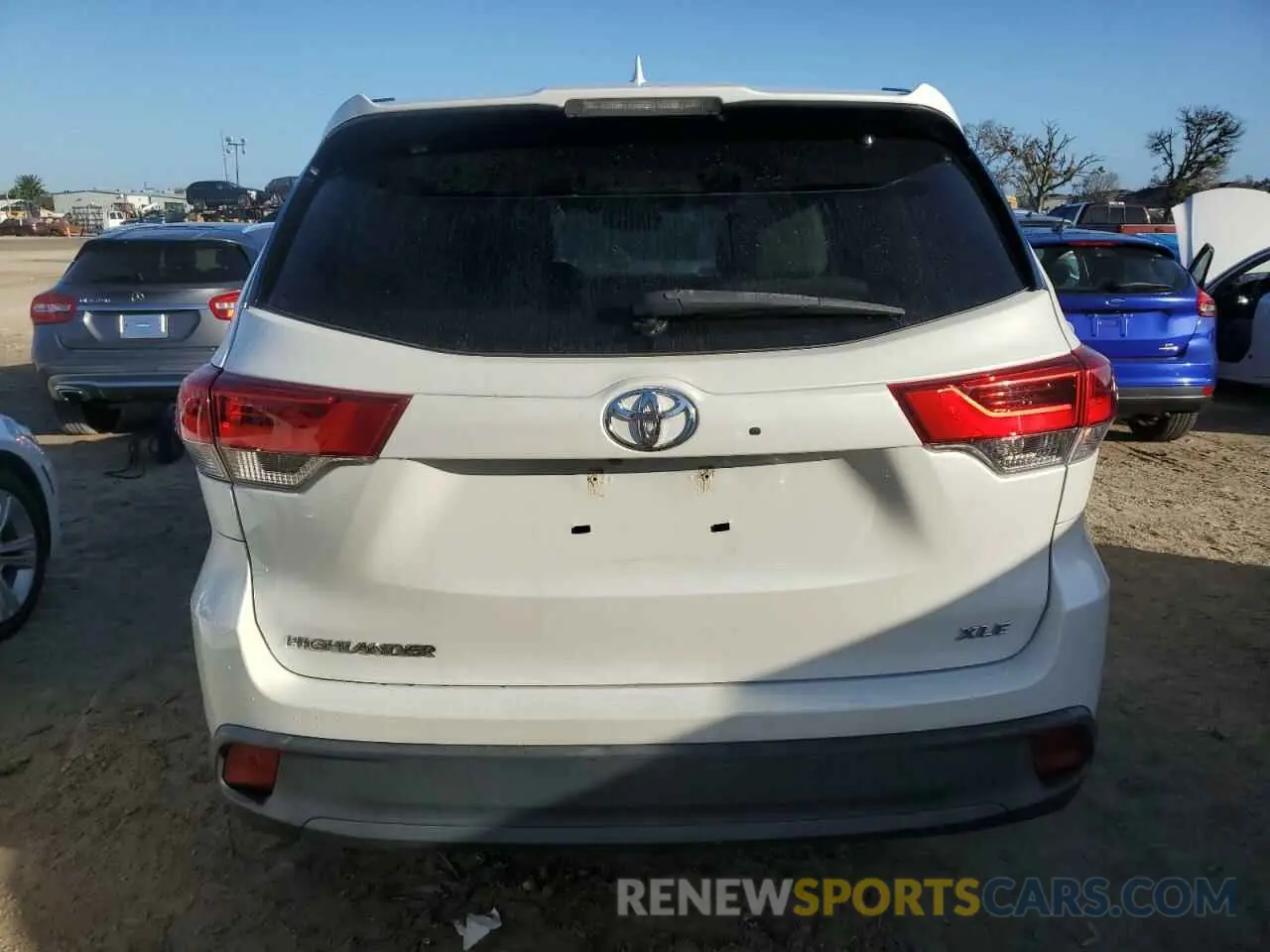 6 fotografías del automóvil dañado 5TDKZRFH3KS558800 TOYOTA HIGHLANDER 2019