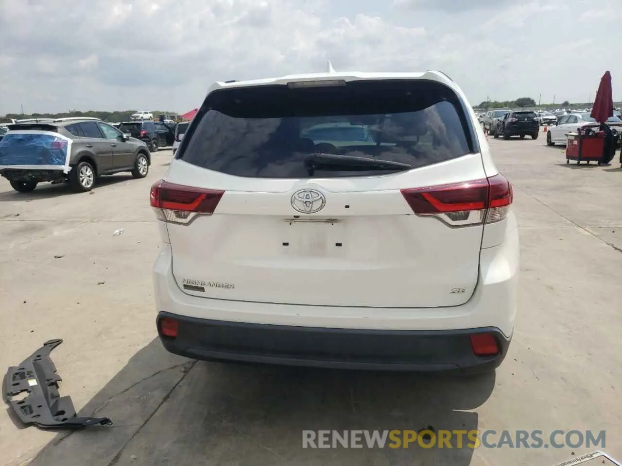 6 fotografías del automóvil dañado 5TDKZRFH3KS570607 TOYOTA HIGHLANDER 2019