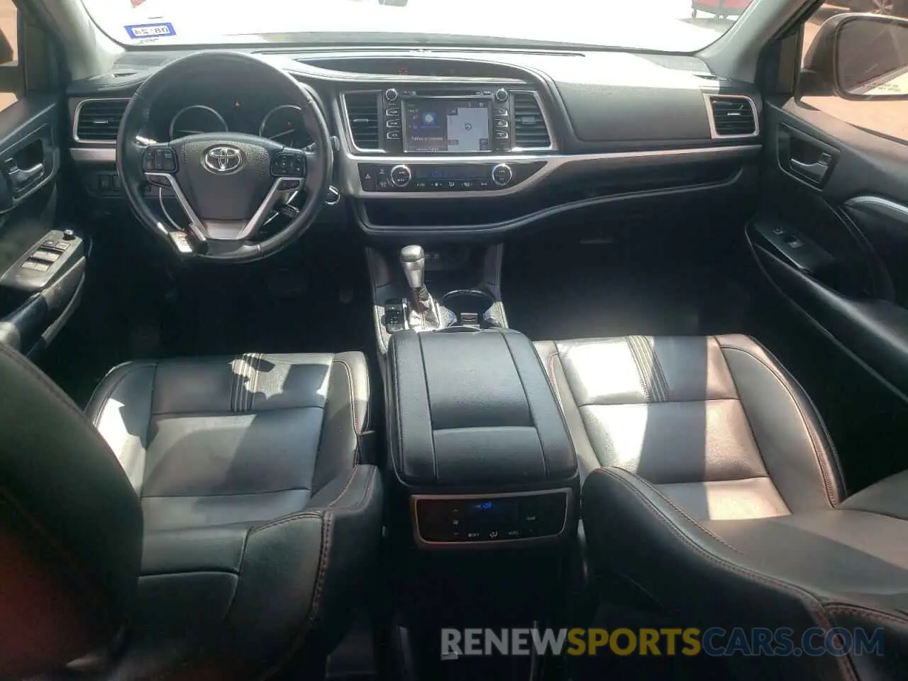 8 fotografías del automóvil dañado 5TDKZRFH3KS570607 TOYOTA HIGHLANDER 2019