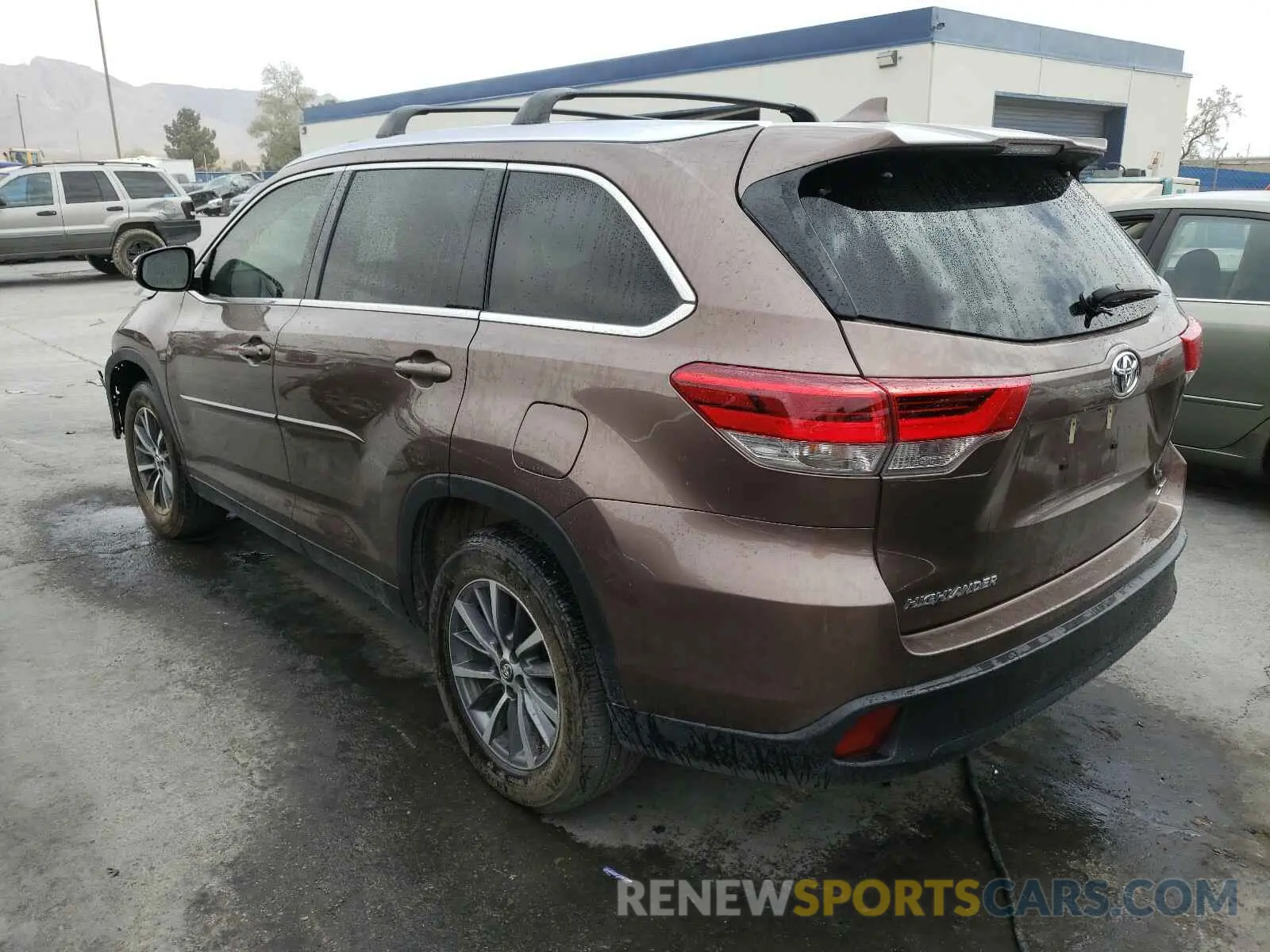 3 fotografías del automóvil dañado 5TDKZRFH4KS322866 TOYOTA HIGHLANDER 2019