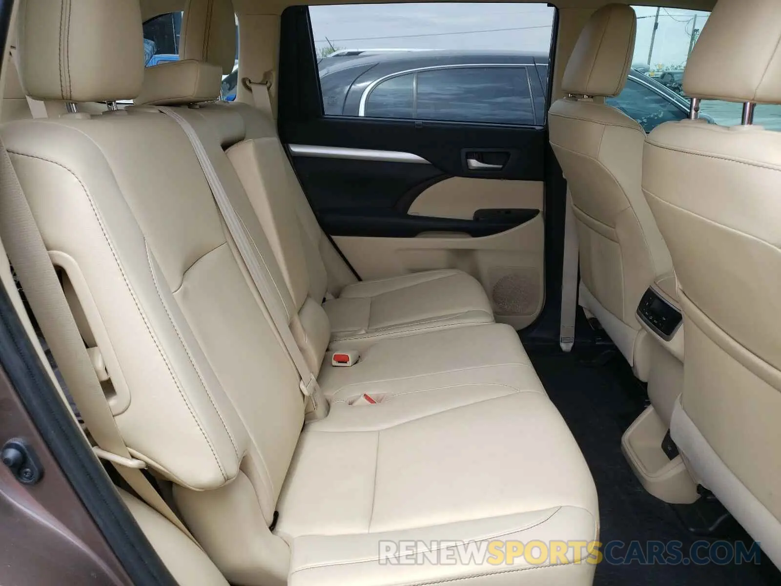 6 fotografías del automóvil dañado 5TDKZRFH4KS322866 TOYOTA HIGHLANDER 2019