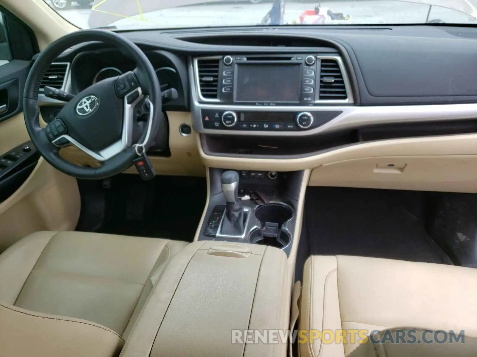 9 fotografías del automóvil dañado 5TDKZRFH4KS322866 TOYOTA HIGHLANDER 2019