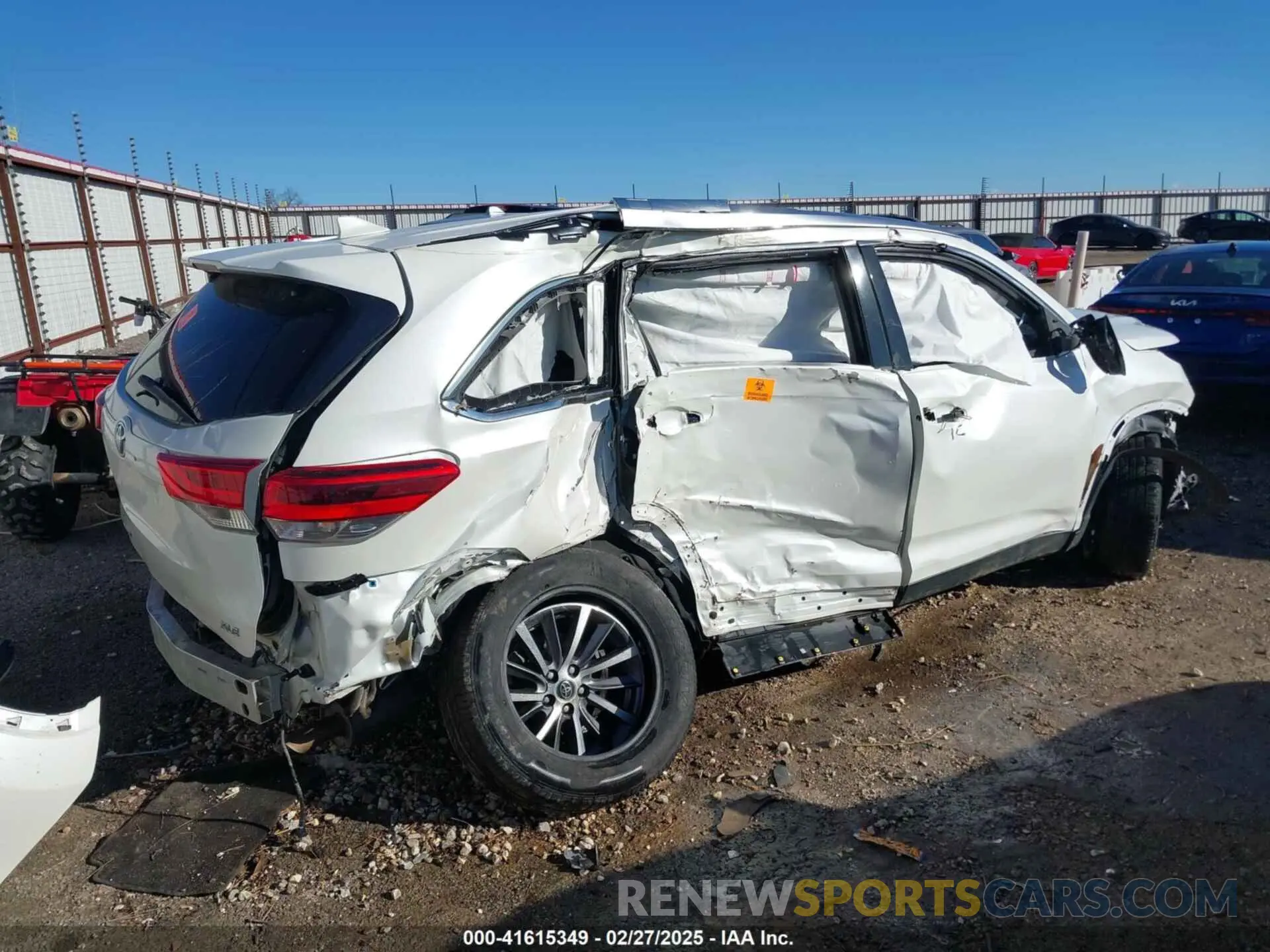 12 fotografías del automóvil dañado 5TDKZRFH4KS334371 TOYOTA HIGHLANDER 2019