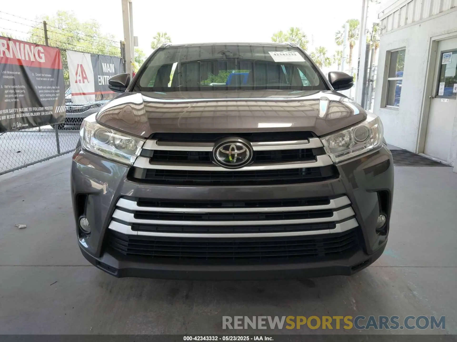 12 fotografías del automóvil dañado 5TDKZRFH4KS365796 TOYOTA HIGHLANDER 2019