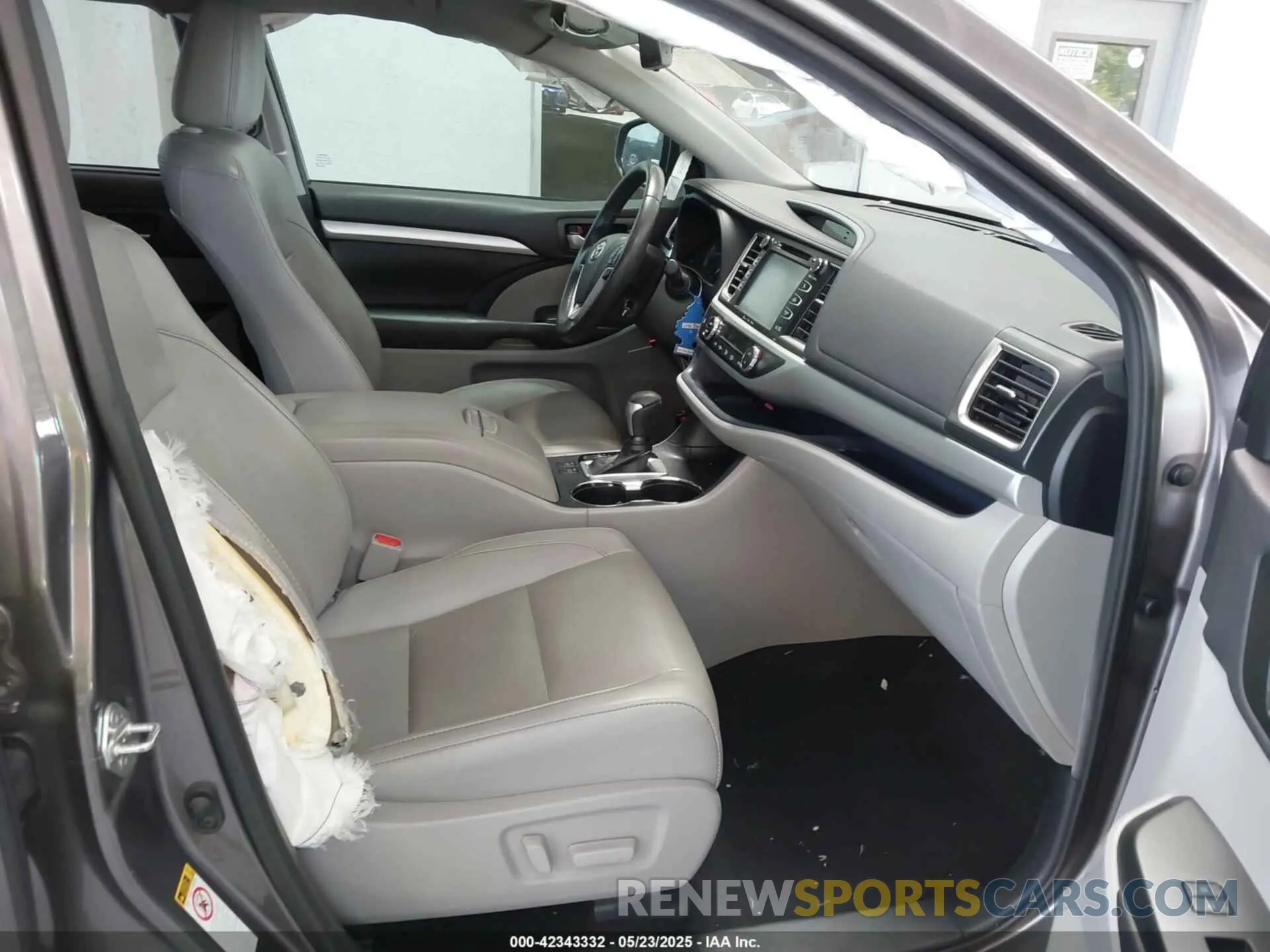 5 fotografías del automóvil dañado 5TDKZRFH4KS365796 TOYOTA HIGHLANDER 2019