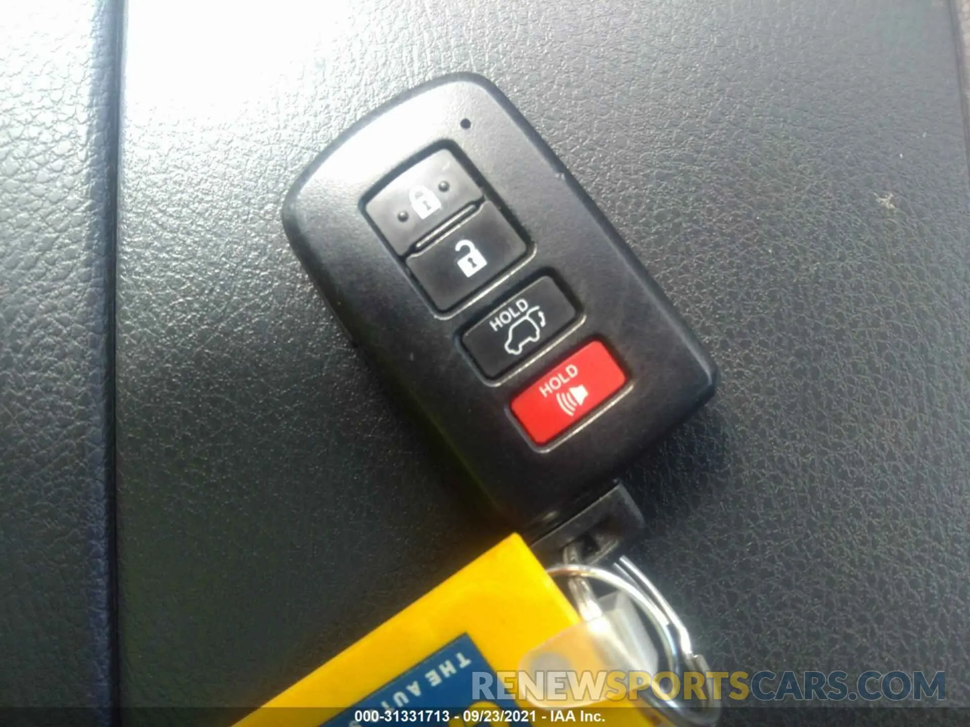 11 fotografías del automóvil dañado 5TDKZRFH4KS560586 TOYOTA HIGHLANDER 2019