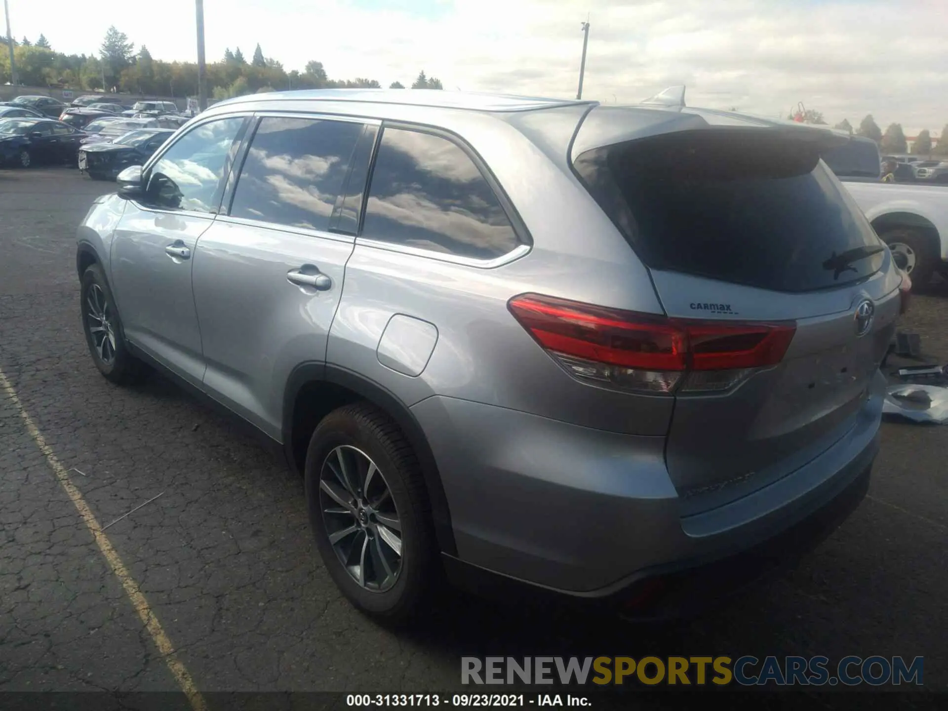 3 fotografías del automóvil dañado 5TDKZRFH4KS560586 TOYOTA HIGHLANDER 2019