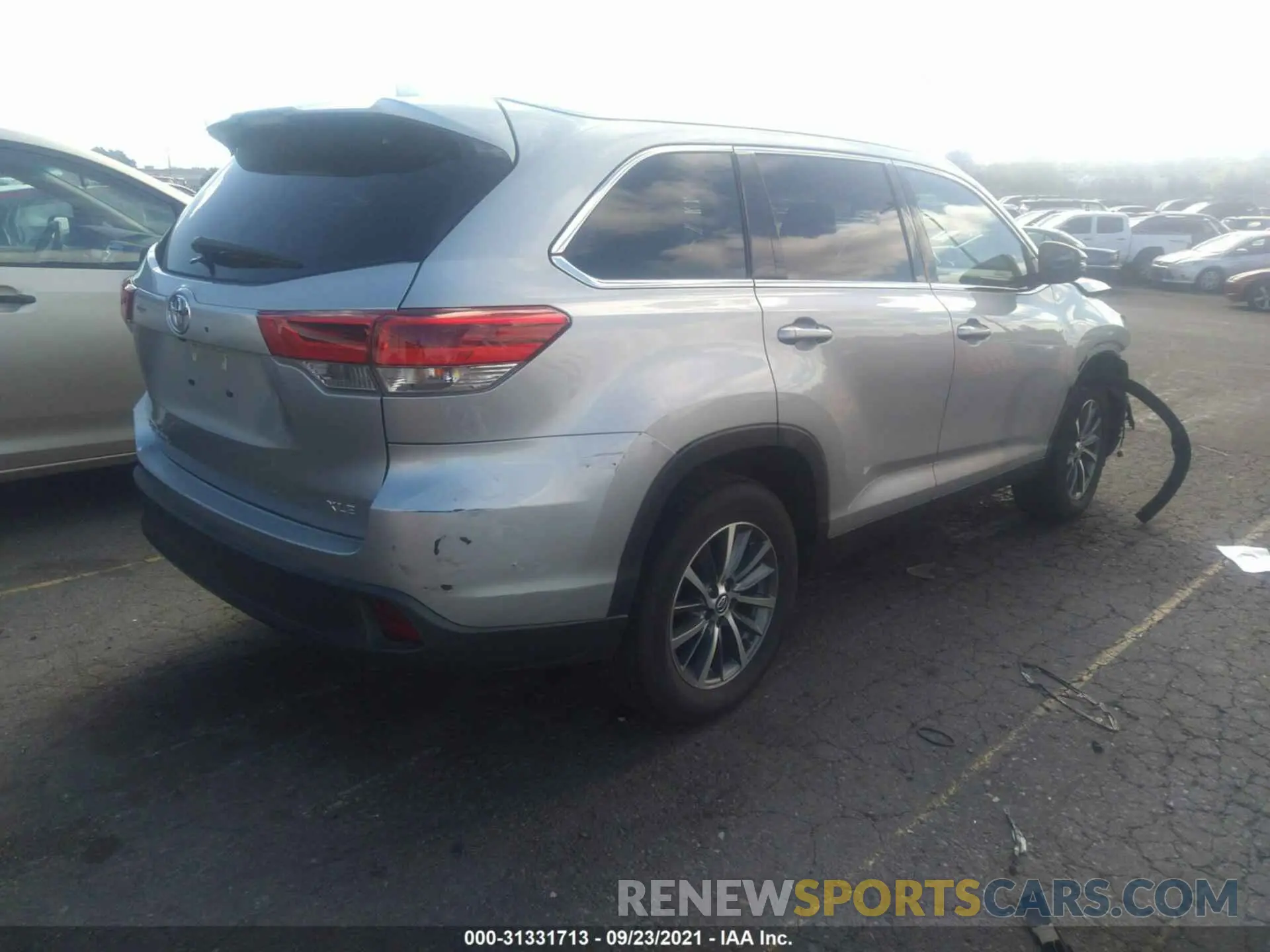 4 fotografías del automóvil dañado 5TDKZRFH4KS560586 TOYOTA HIGHLANDER 2019
