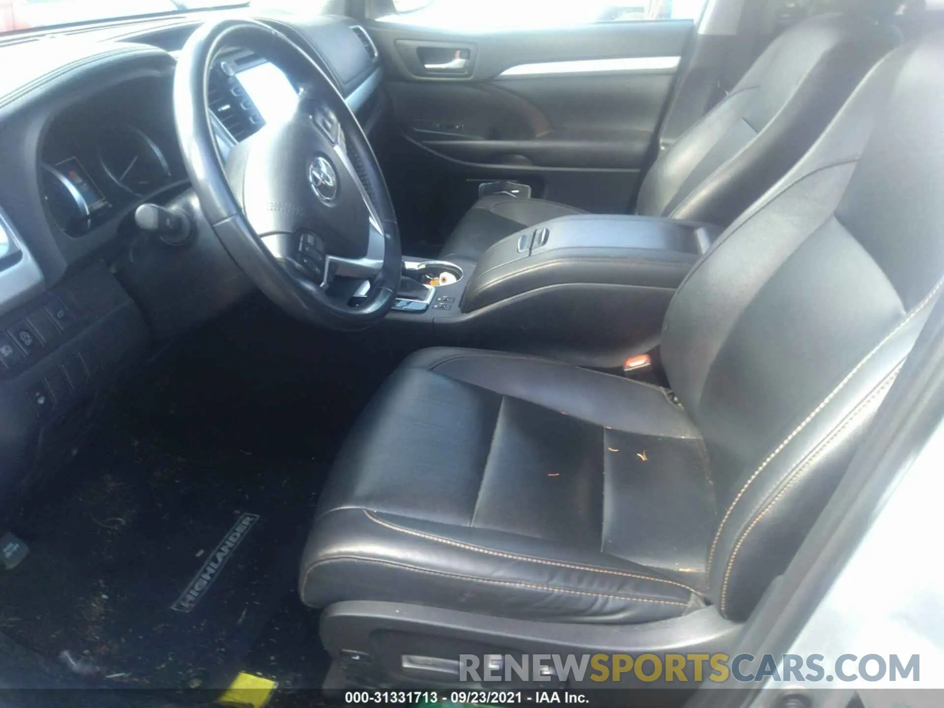 5 fotografías del automóvil dañado 5TDKZRFH4KS560586 TOYOTA HIGHLANDER 2019