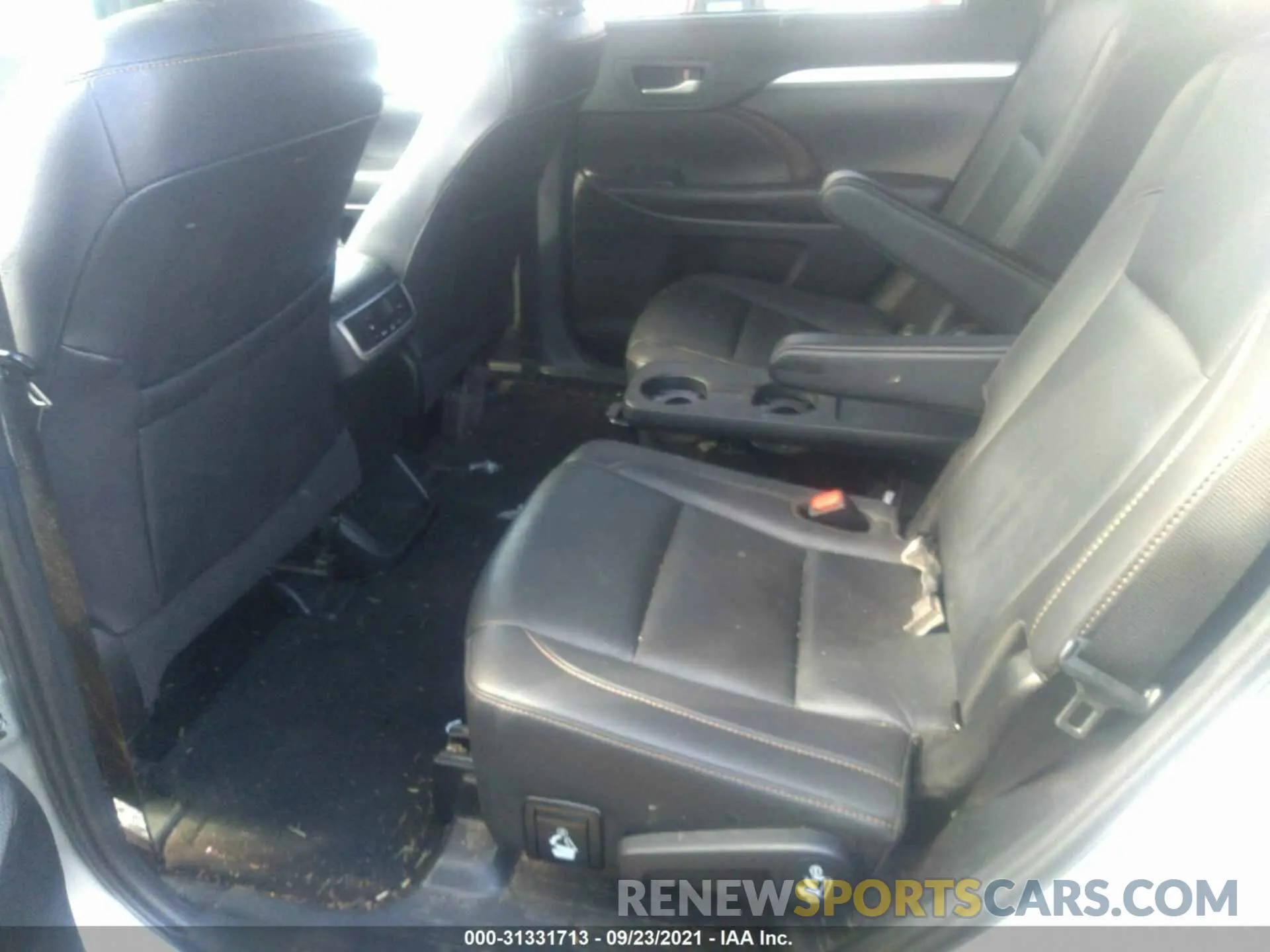 8 fotografías del automóvil dañado 5TDKZRFH4KS560586 TOYOTA HIGHLANDER 2019