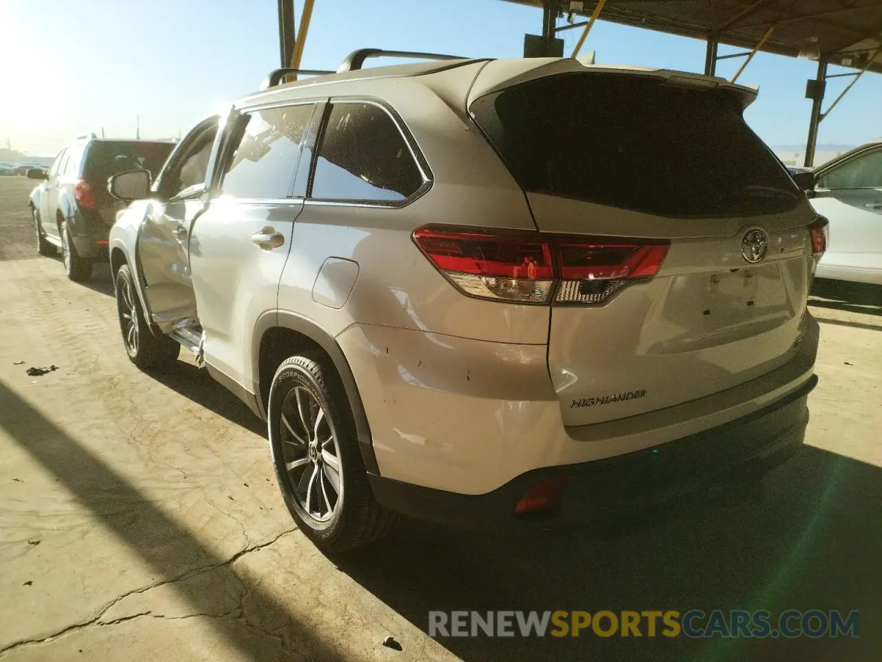 3 fotografías del automóvil dañado 5TDKZRFH4KS570924 TOYOTA HIGHLANDER 2019