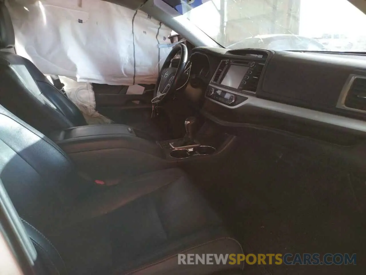 5 fotografías del automóvil dañado 5TDKZRFH4KS570924 TOYOTA HIGHLANDER 2019
