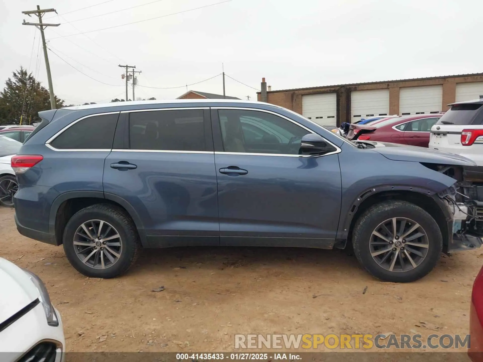 13 fotografías del automóvil dañado 5TDKZRFH5KS317479 TOYOTA HIGHLANDER 2019