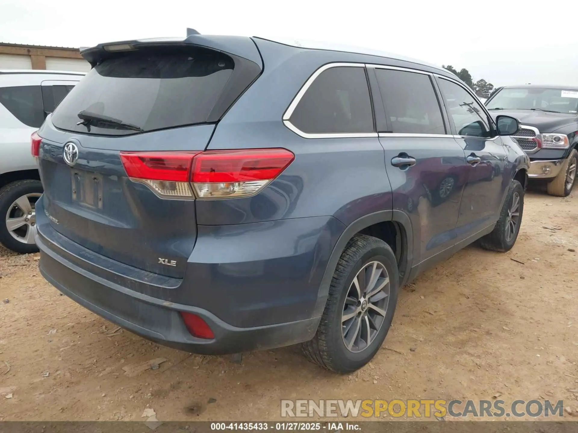 4 fotografías del automóvil dañado 5TDKZRFH5KS317479 TOYOTA HIGHLANDER 2019
