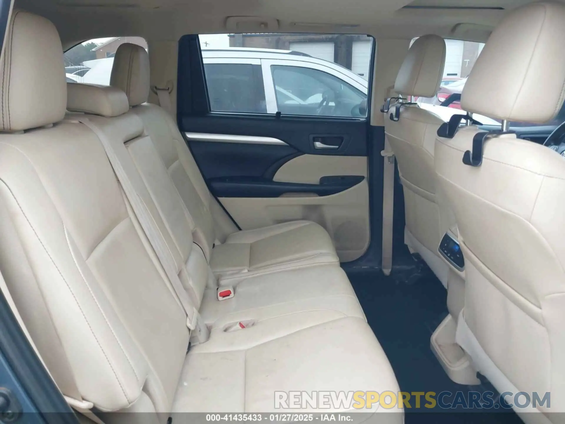 8 fotografías del automóvil dañado 5TDKZRFH5KS317479 TOYOTA HIGHLANDER 2019