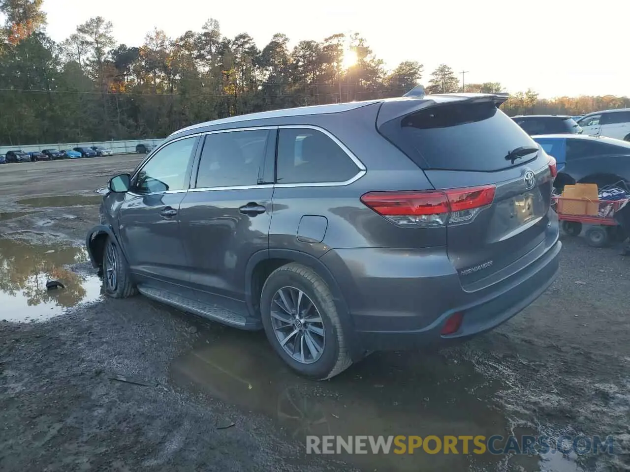 2 fotografías del automóvil dañado 5TDKZRFH5KS335660 TOYOTA HIGHLANDER 2019