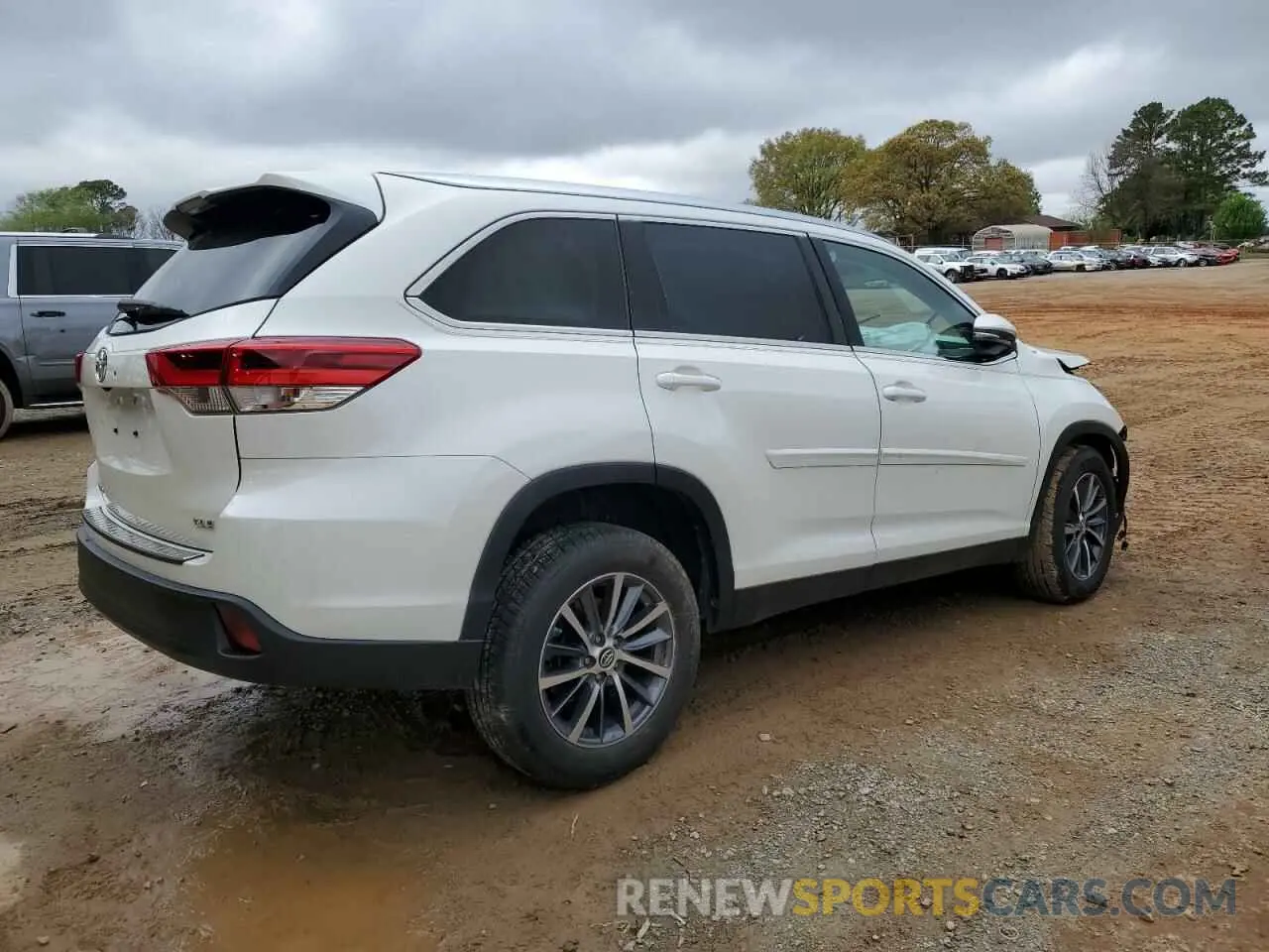 3 fotografías del automóvil dañado 5TDKZRFH5KS553176 TOYOTA HIGHLANDER 2019