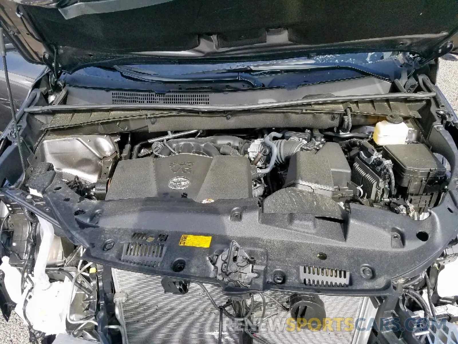 7 fotografías del automóvil dañado 5TDKZRFH5KS556269 TOYOTA HIGHLANDER 2019